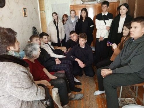 Студенты Лениногорского техникума посетили «детей войны»