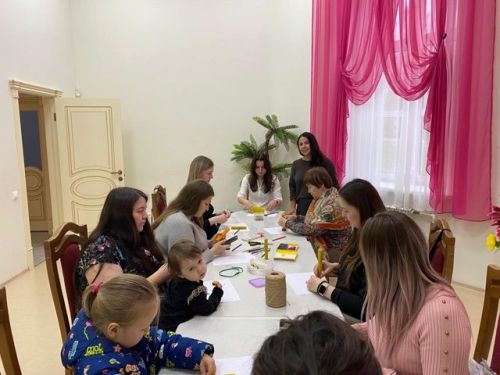 Творчески подошли к празднованию своего праздника беременные Лениногорска
