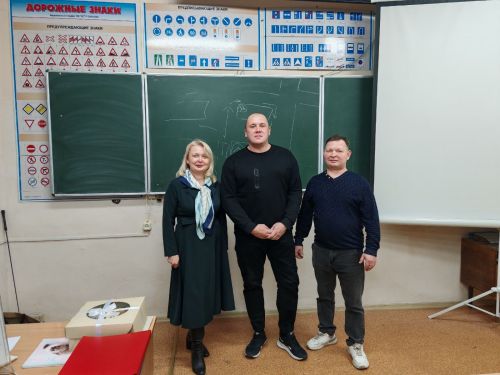 В Лениногорске состоялась встреча курсантов с бойцом СВО