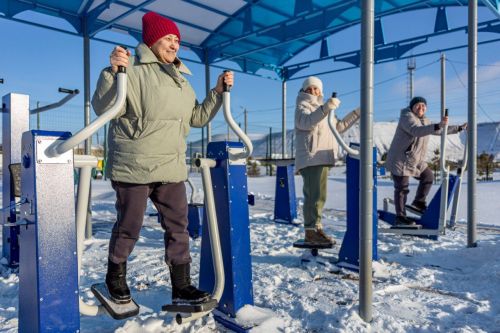 В Старом Шугурово появилась спортивная площадка с уличными тренажерами