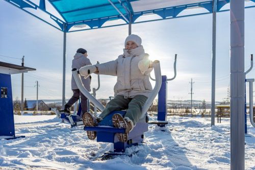 В Старом Шугурово появилась спортивная площадка с уличными тренажерами