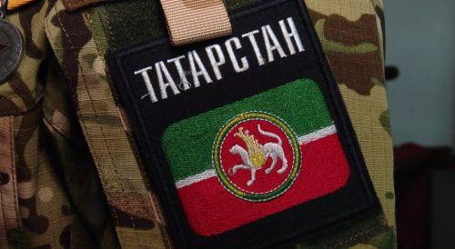 Боец СВО вручил медаль волонтёру: история взаимной поддержки