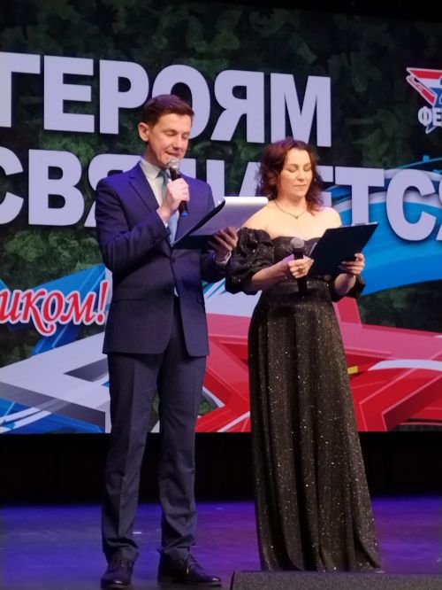 Волонтер Александр Бостриков получил медаль от бойца СВО