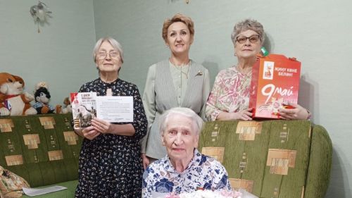 Жительницу Лениногорска Алтунину Елену Семёновну поздравили с 95-летием