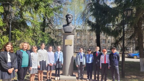 Юные лениногорцы побывали на Аллее героев