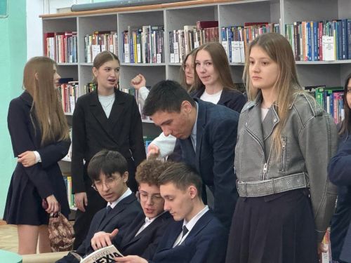 Старшеклассники Лениногорска попытались по-новому взглянуть на профессию библиотекаря