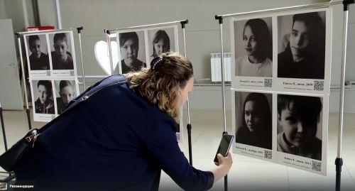 В Лениногорске проходит фотовыставка детей, которые ищут родителей