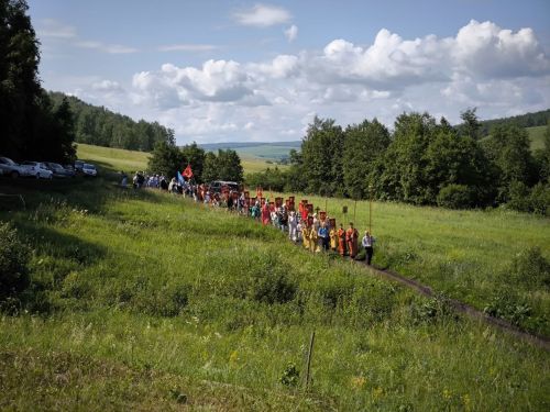 В Лениногорском районе прошёл крестный ход до родника, где в XIX веке было чудесное явление