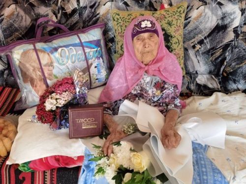 Столетней жительнице из Лениногорска вручили медаль «100 лет образования ТАССР»