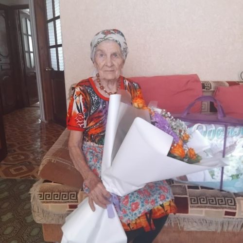 В Лениногорске с 95-летием поздравили вдову участника войны