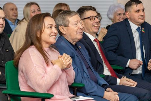 Члены Попечительского совета, благотворители исполнили новогодние мечты воспитанников Лениногорского детского дома