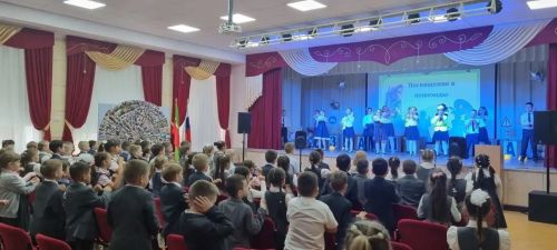 В школе № 7 Лениногорска прошло посвящение первоклассников в пешеходы