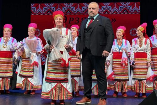 Депутат Госсовета Татарстана поздравил лениногорский ансамбль «Эрзянка» с юбилеем