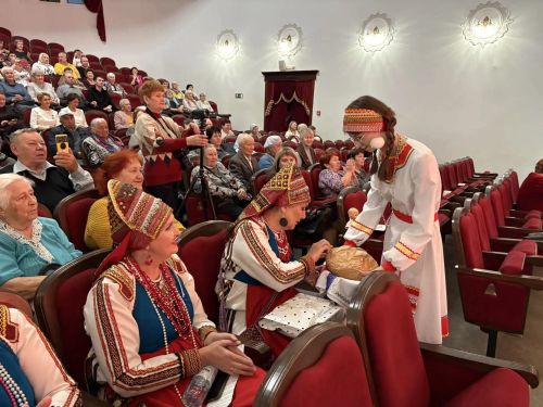 Депутат Госсовета Татарстана поздравил лениногорский ансамбль «Эрзянка» с юбилеем