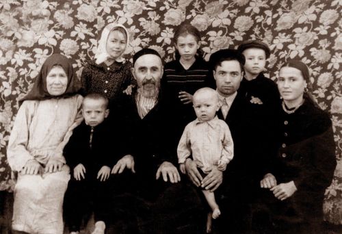 В Лениногорском районе сирота, усыновлённый бездетной парой 100 лет назад, стал основателем большой династии учителей