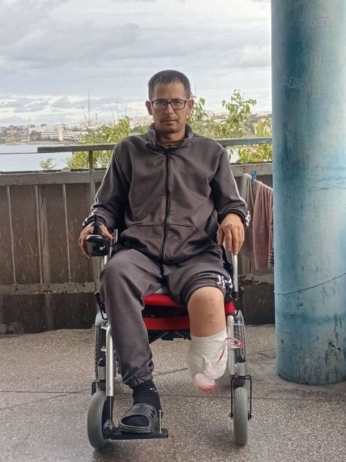 «Когда необходимость отпала, я подарил инвалидную коляску мальчику с ДЦП»