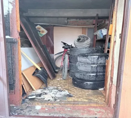В Лениногорске жители многоквартирного дома самовольно захватили и захламили помещение