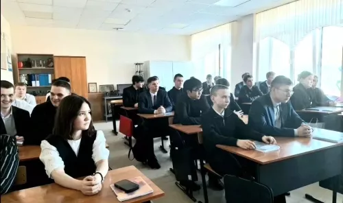 В Лениногорске о вредных привычках со студентами беседовал хазрат