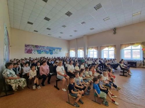 В Лениногорске школьникам показали спектакль о правилах дорожного движения