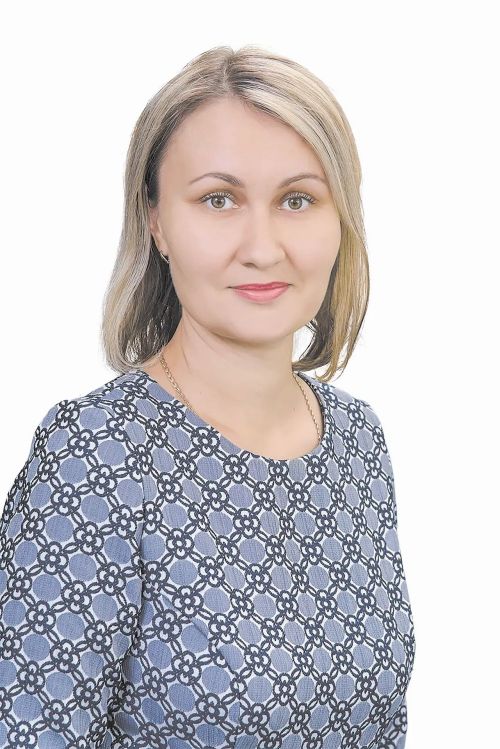 Лицеисты Лениногорска благодарят классного руководителя за удивительный дар учить