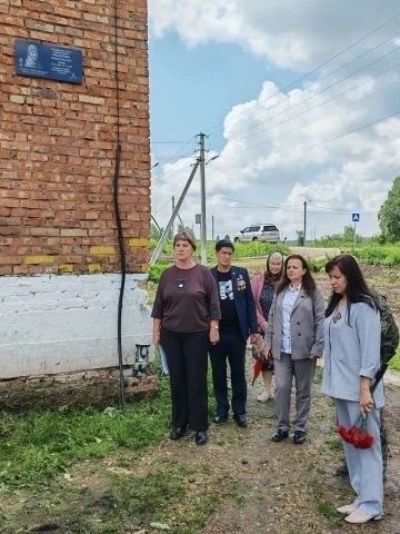 В Лениногорском районе установили мемориальные доски бойцам СВО