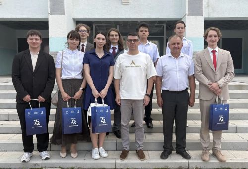Глава Лениногорского района Марат Гирфанов встретился с выпускниками-высокобалльниками ЕГЭ