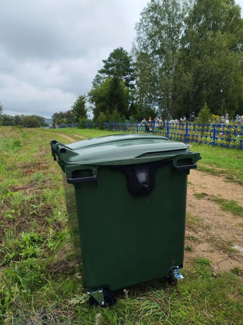 В селе Ивановка Лениногорского района на средства самообложения закупили мусорные контейнеры