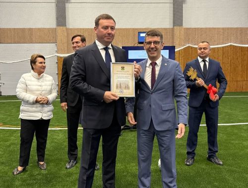 В Лениногорске официально открыли новый футбольный манеж