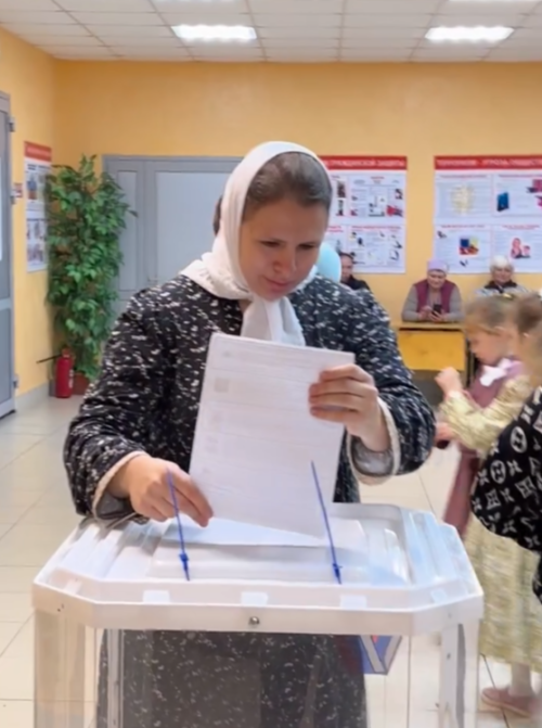 В Лениногорском районе Мария и Николай Псурцевы прибыли на выборы всей семьей