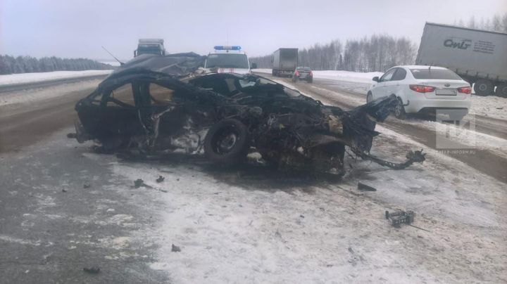 В Татарстане в страшной аварии погибли три человека