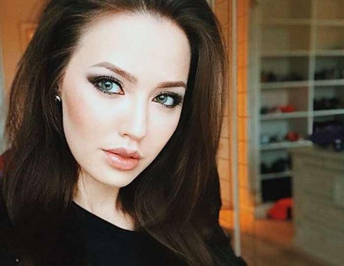 «Счастливые люди видят обратное»: Анастасия Костенко резко ответила на критику ее свадьбы с Дмитрием Тарасовым