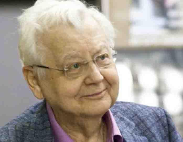 Табаков не может жить без кислородного баллона