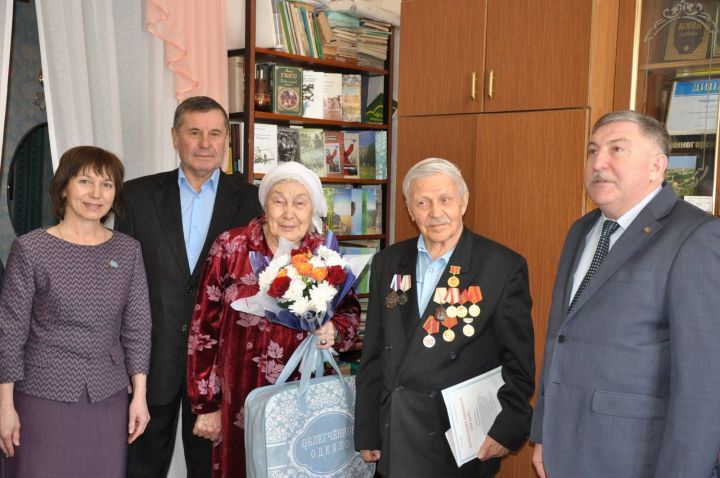 Поздравили с 90-летним юбилеем ветеранов войны в Лениногорске