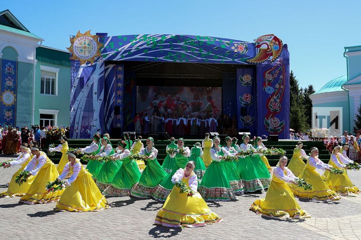 Надежда Бабкина на «Каравоне»: Это огромный фестиваль и замечательный праздник традиций