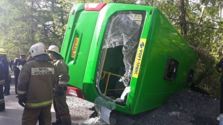 Видео последствий страшной аварии в Екатеринбурге, в которой пострадали 24 человека