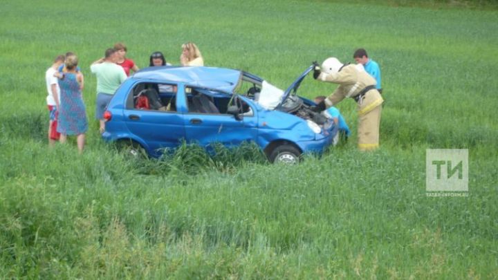 В Муслюмовском районе РТ «Дэу Матиз» вылетел с трассы из-за лопнувшего колеса