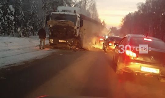 Водитель внедорожника погиб в ДТП с фурой В Татарстане
