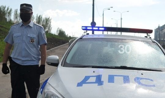 В Татарстане автоинспекторы помогли пассажирке авто, которой стало плохо