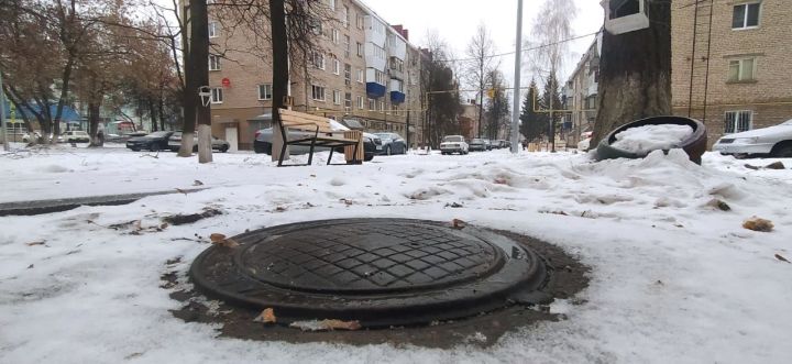 В Лениногорске участились кражи крышек канализационных колодцев