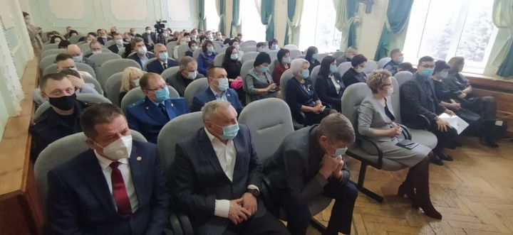 Лениногорские депутаты утвердили бюджет и выбрали руководителя районного исполкома
