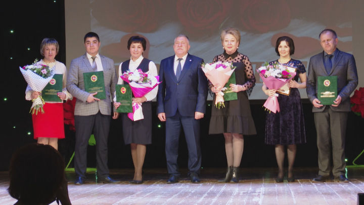 В Лениногорске наградили работников местного самоуправления