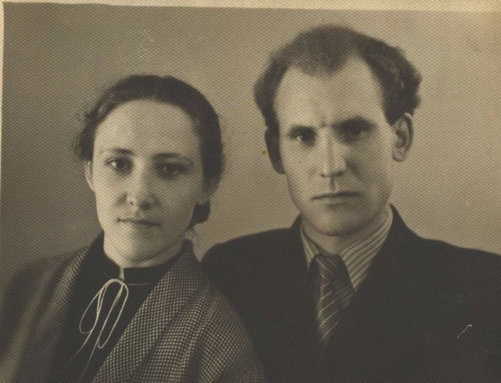 Они счастливы в городе цветущих яблонь