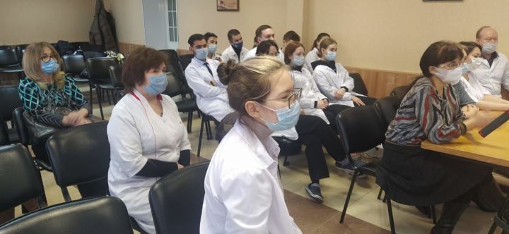 Студенты медицинских учебных заведений России прибыли в помощь лениногорским врачам