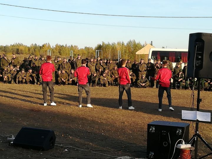 Музыканты из Лениногорска организовали концерт для мобилизованных прямо на полигоне