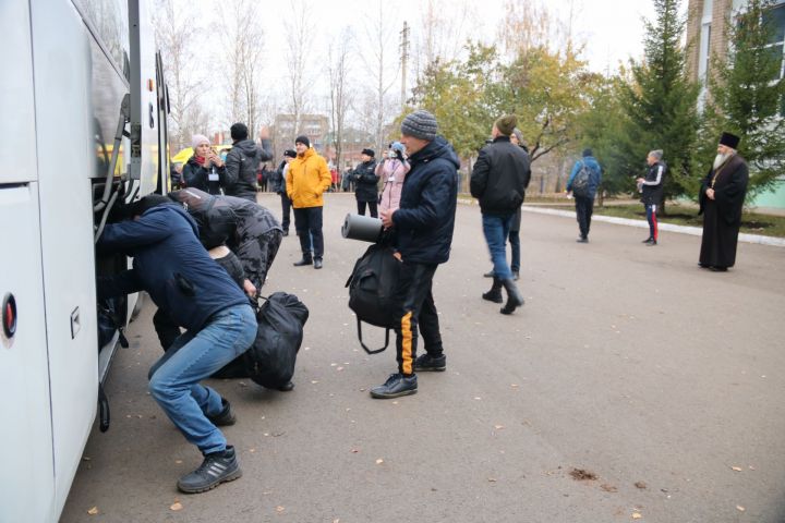 В Лениногорске в рамках частичной мобилизации проводили отряд резервистов