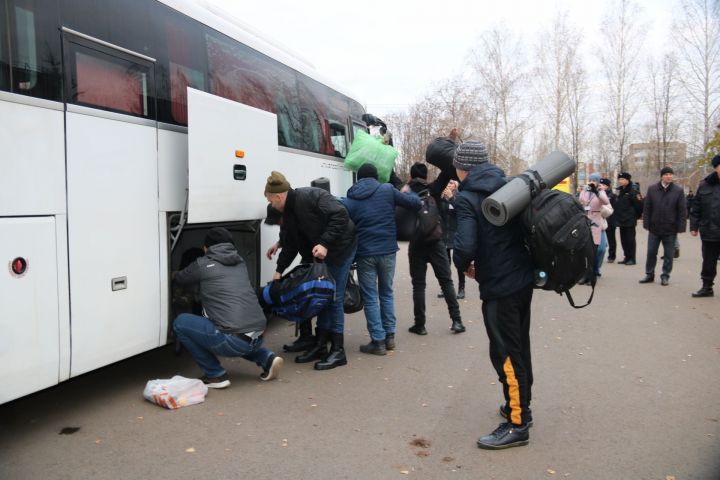 В Лениногорске в рамках частичной мобилизации проводили отряд резервистов