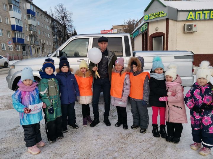 Малыши из Лениногорска провели акцию для автомобилистов «Сохрани мою жизнь!»