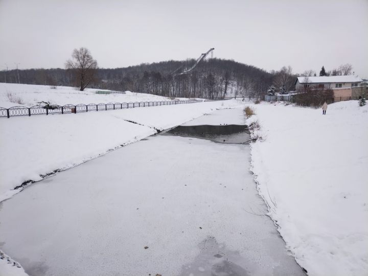 Специалисты МЧС Лениногорска проверили толщину льда на водоёмах