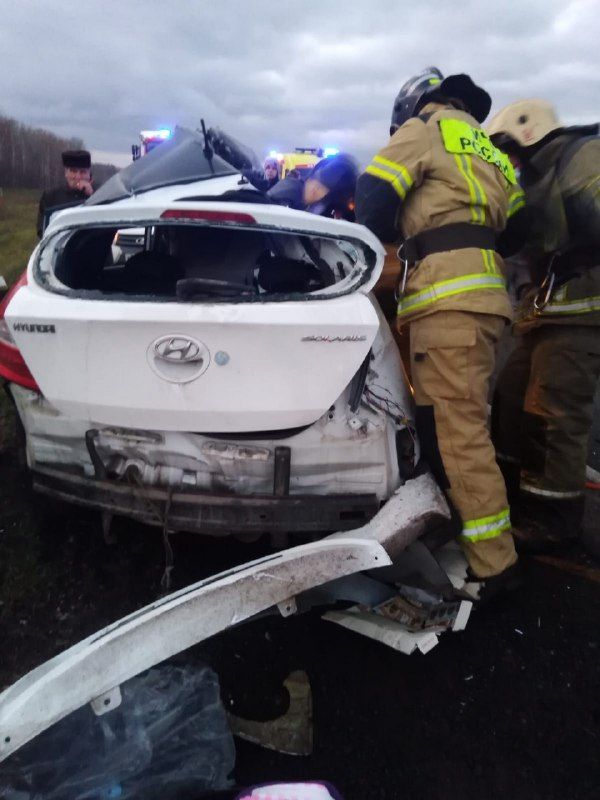 В районе Чистополя в аварии погибла женщина-водитель, пострадали двое детей