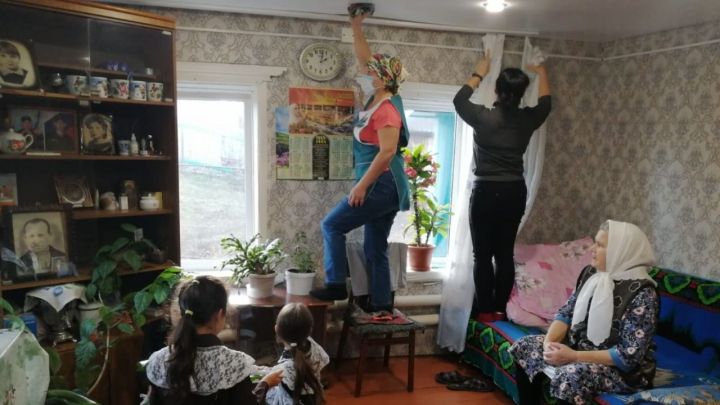 62 лениногорцам социальные работники и волонтеры помогли навести порядок в доме